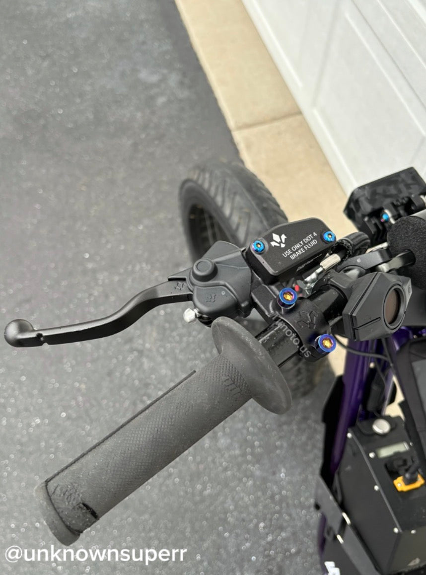 Formula Lever Bolts