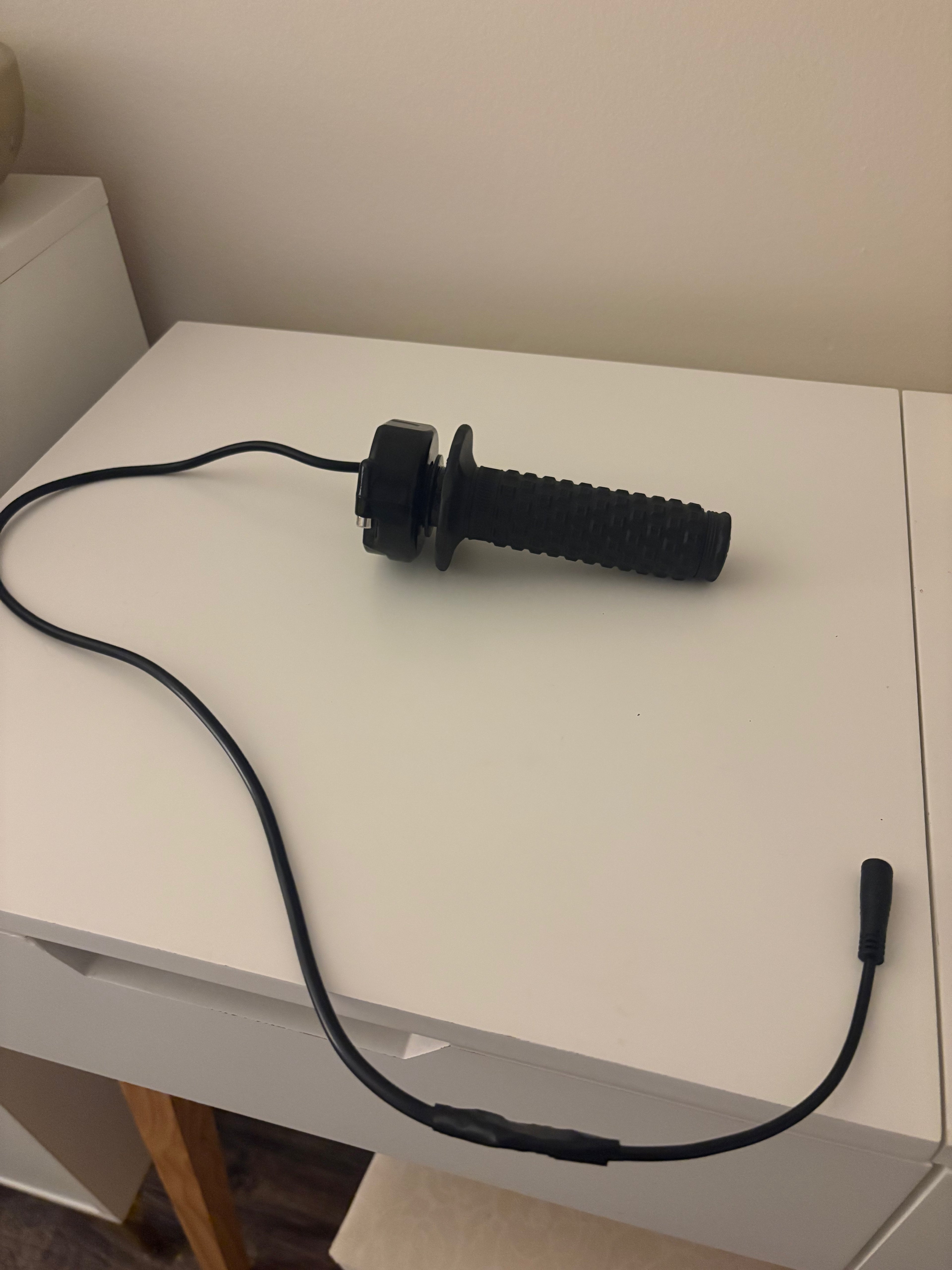 Plug and play surron throttle