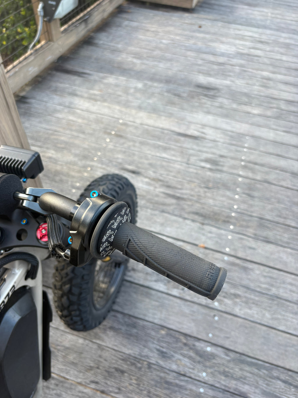 Plug and play surron throttle